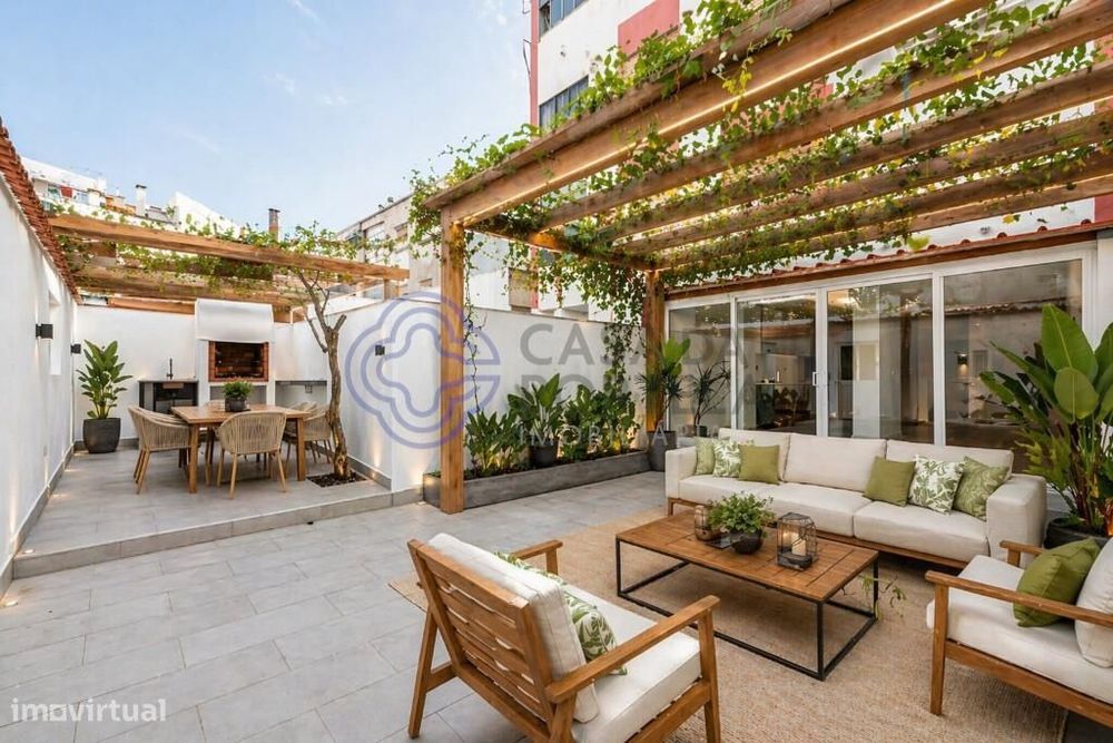 Apartamento T1 Renovado com Logradouro, Churrasqueira e Anexo