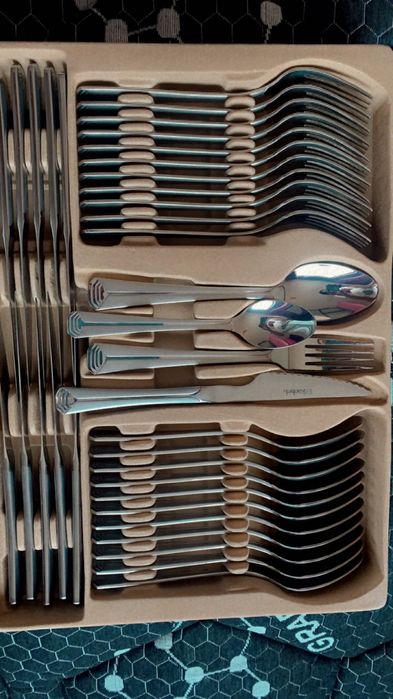 Faqueiro completo para 12 pessoas com 113 peças