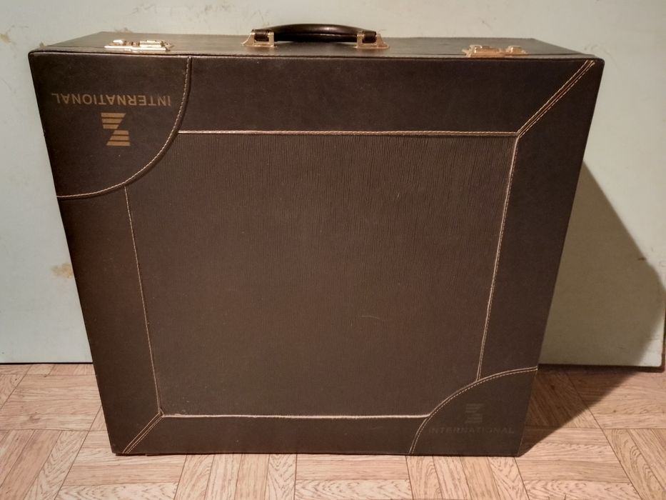 Большой кейс-чемодан KOHTINENTAL