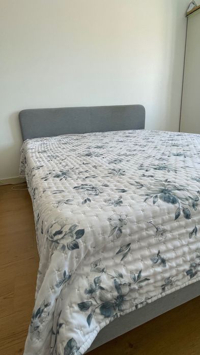 Cama de casal e colchão