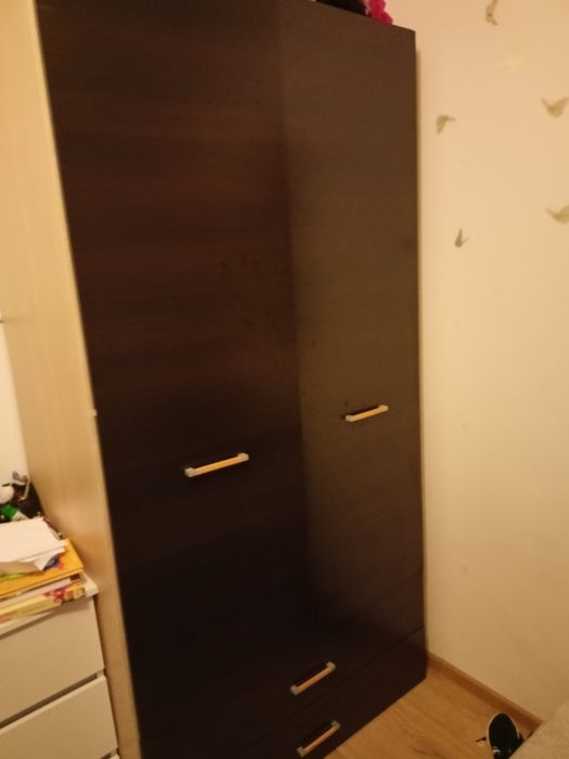 Zestaw mebli, szafa, komody.