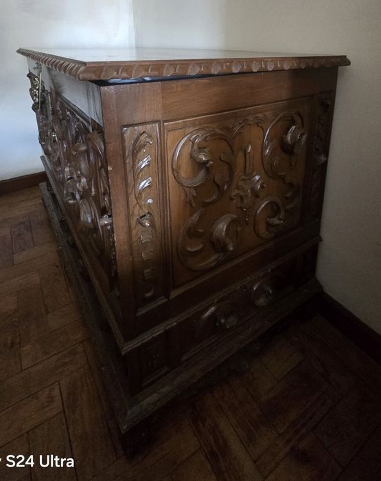 Arca de arrumação em madeira