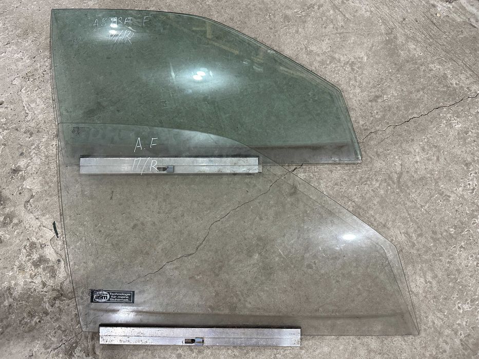 Стекло двери переднее правое Opel Astra F