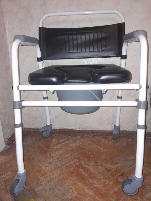 Інвалідний складаний стілець-туалет 3 в 1 на колесах OSD-2110QAB.