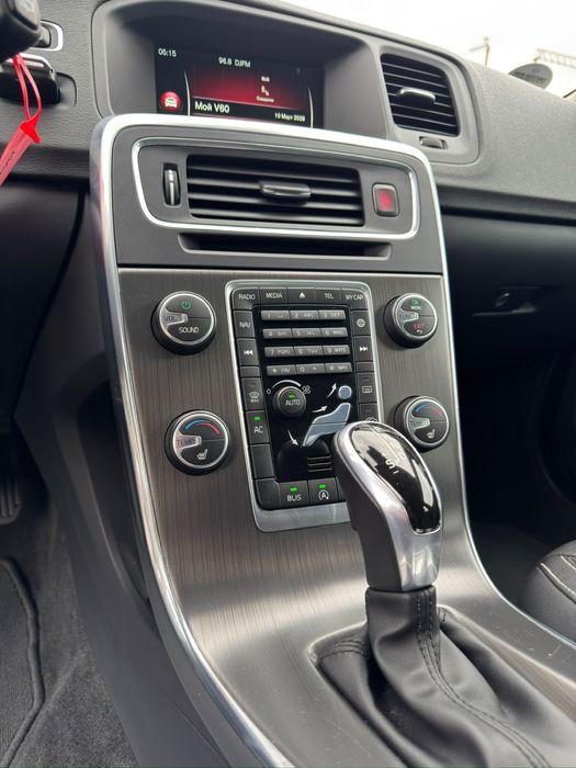 VOLVO V60 RESTYLING D4 2.0 Diesel 190 к.с. 8-ст. автомат