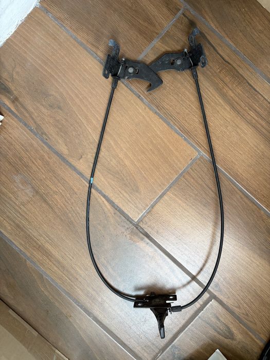 Крюк капота з тросиком і провушини DK6216892AF Range Rover