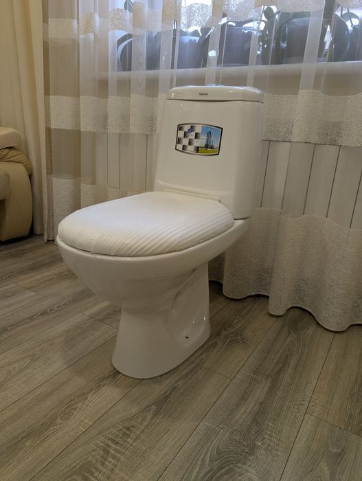 Новий компактний унітаз Viglacera VI20 з автоматичною кришкою сидіння з мікроліфтом