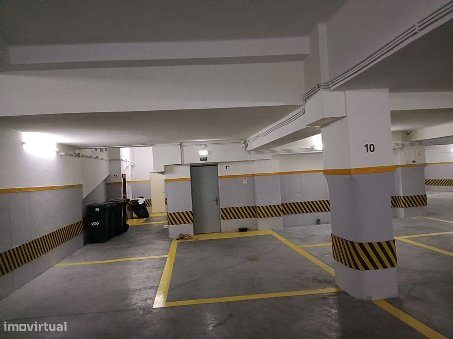 Garagem com 435 m² para 20 viaturas – Rua Duque de Palmela, Lisboa