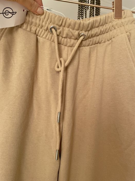 Stradivarius joggery spodnie dresowe dresy beżowe camel kremowe