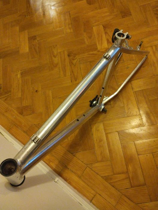 Quadro de bicicleta em alumínio