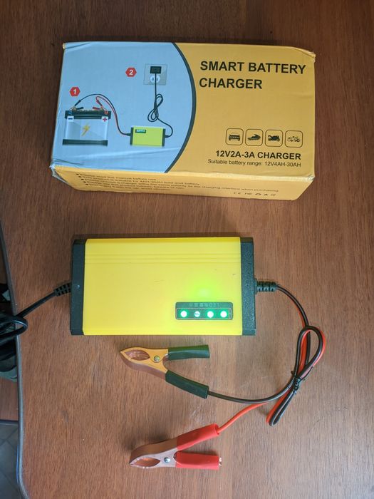 Автомобільний зарядний пристрій 12V 2А