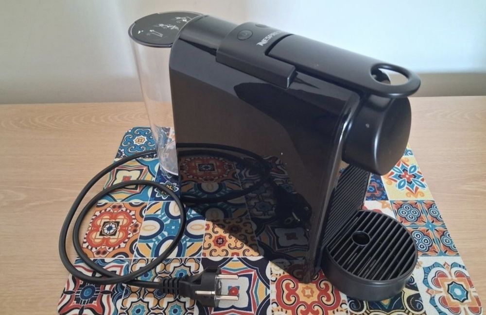 Máquina de café de cápsulas DeLonghi Essenza Mini
