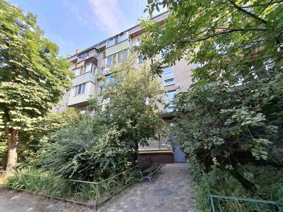 Продам 2 -к кв в кирпиче с отличной локацией по пр Слобожанскому район Загса