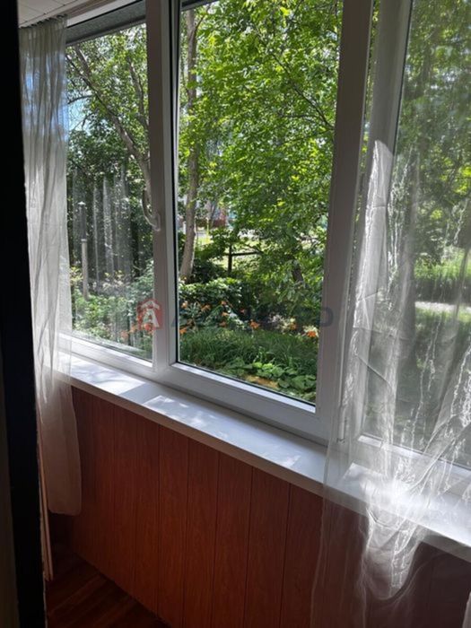 4-х квартира, поряд садочок і школа, є відео-огляд.