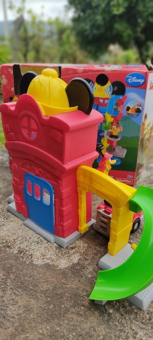 Estação de bombeiros Mikey Mouse