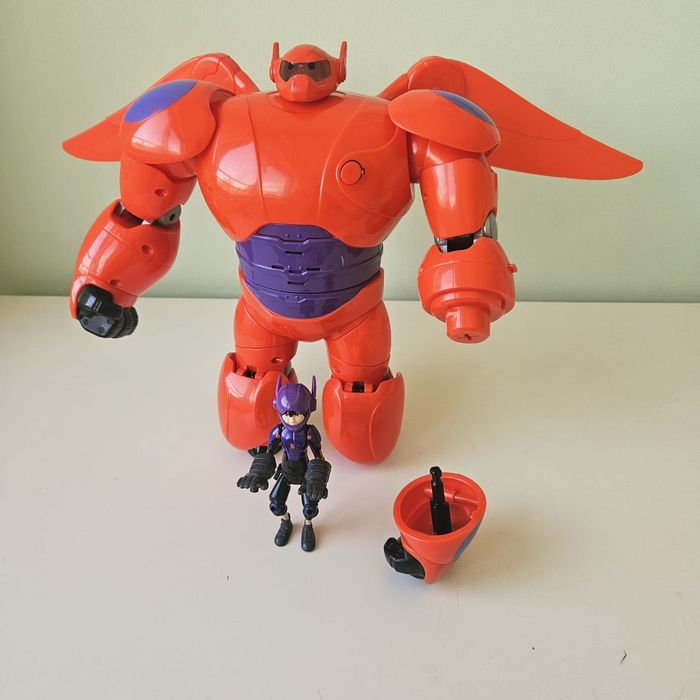 Boneco baymax com hiro
