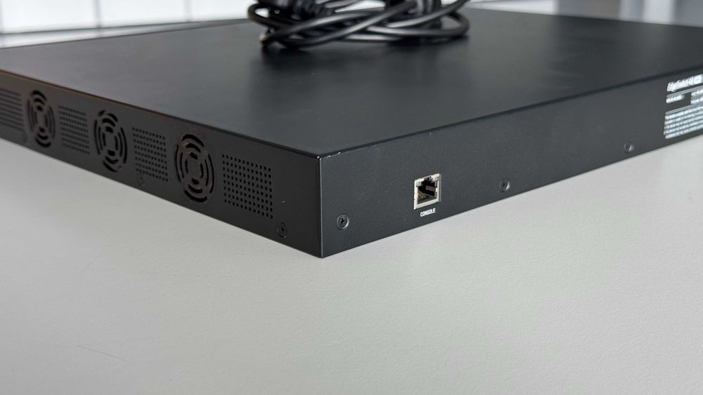 Switch Ubiquiti (ES-48-500W) - 48 portas Gigabit