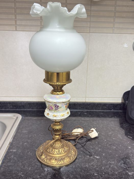 Abajur Vintage Estilo Vitoriano - Porcelana Madrepérola e Metal