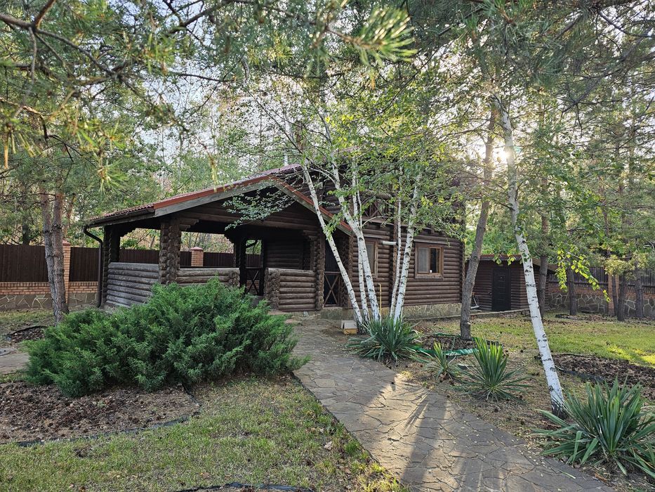 Будинок зі зрубу+гостьовий будинок,15 соток