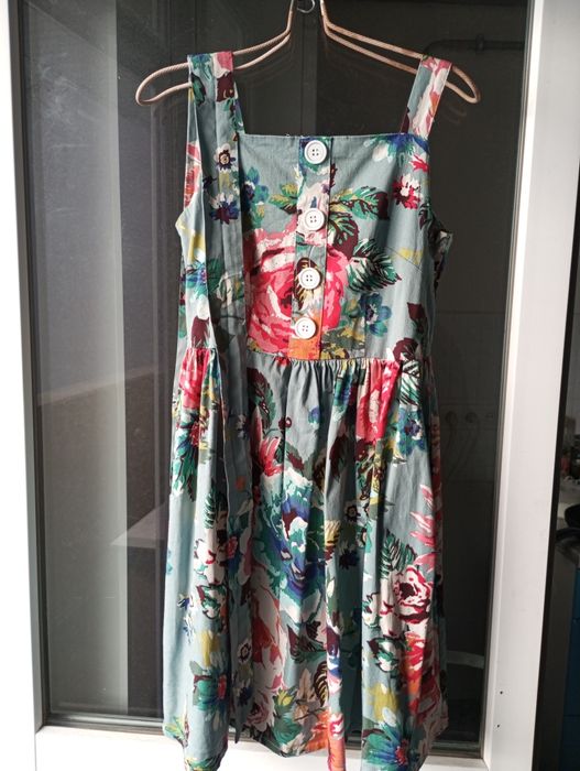 Яскрава сукня (сарафан ) ніжно блакитна з квітами