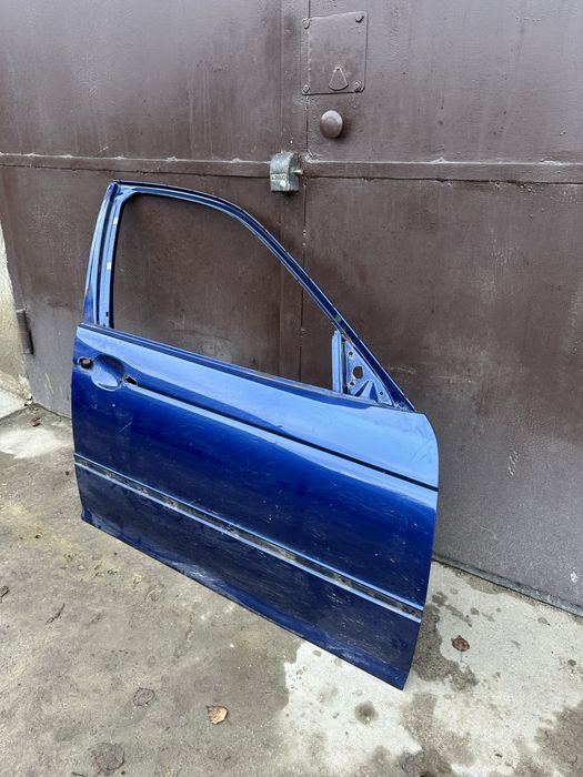 Дверка передня права bmw e46