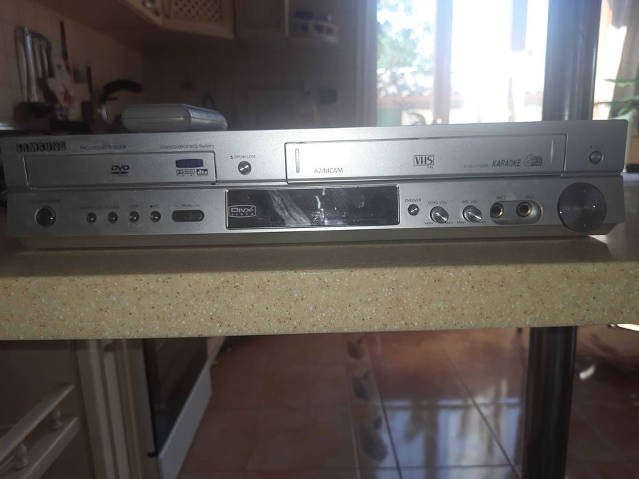 Програвач DVD/VHS  Самсунг V7500К в колекцію.