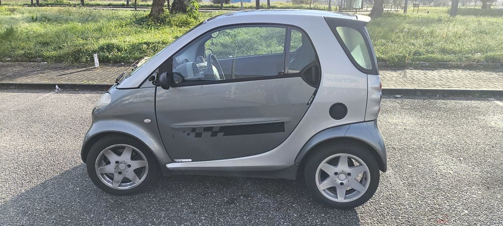 Smart Fortwo CDI Coupé Diesel com teto panorâmico