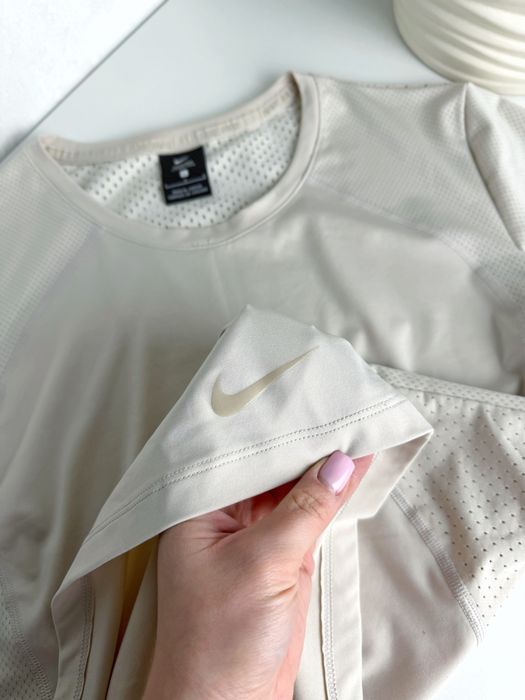 Жіноча спортивна футболка Nike Pro