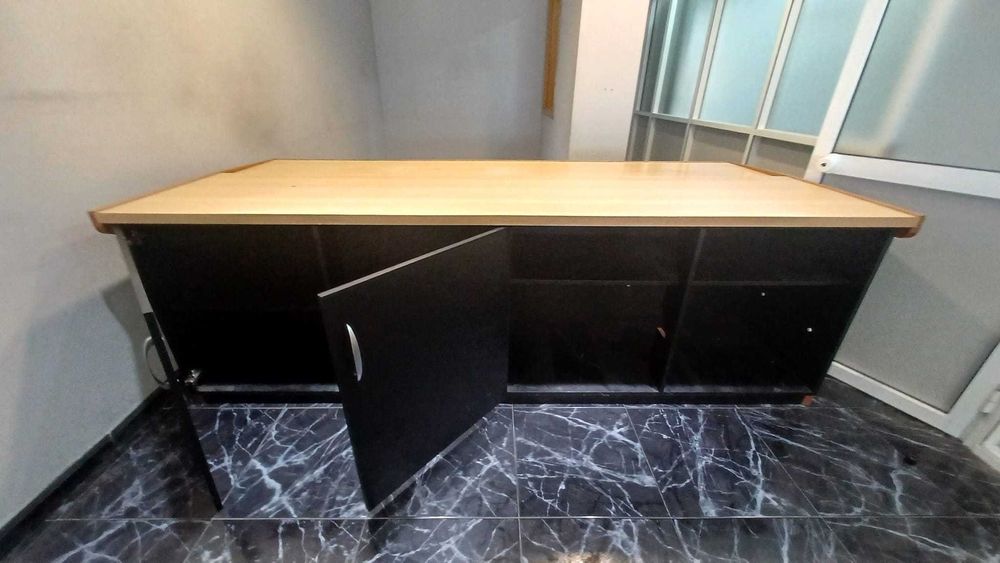 Utilizado para regie e edição de video - mesa / movel