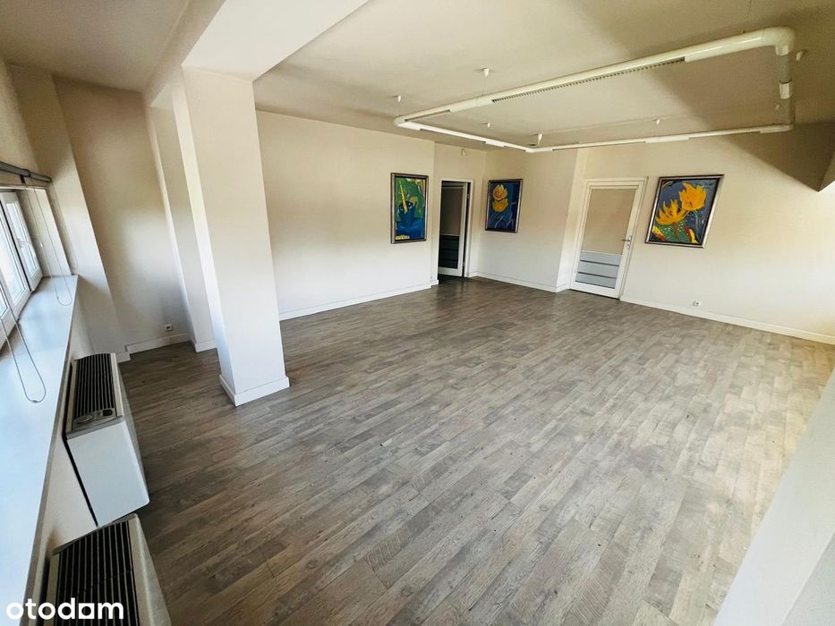 Biura 251 m² w biurowcu z parkingiem i klimatyzacją