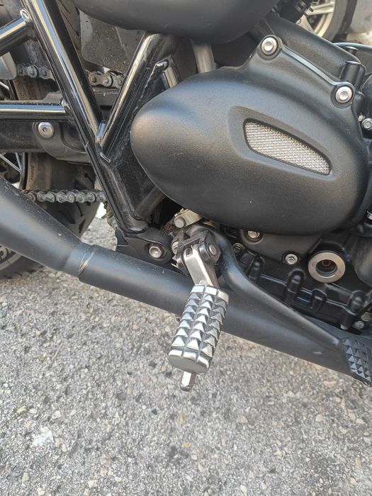 Triumph Bonneville T100 Black Edition