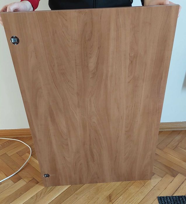 Lustro kryształowe na drewnie