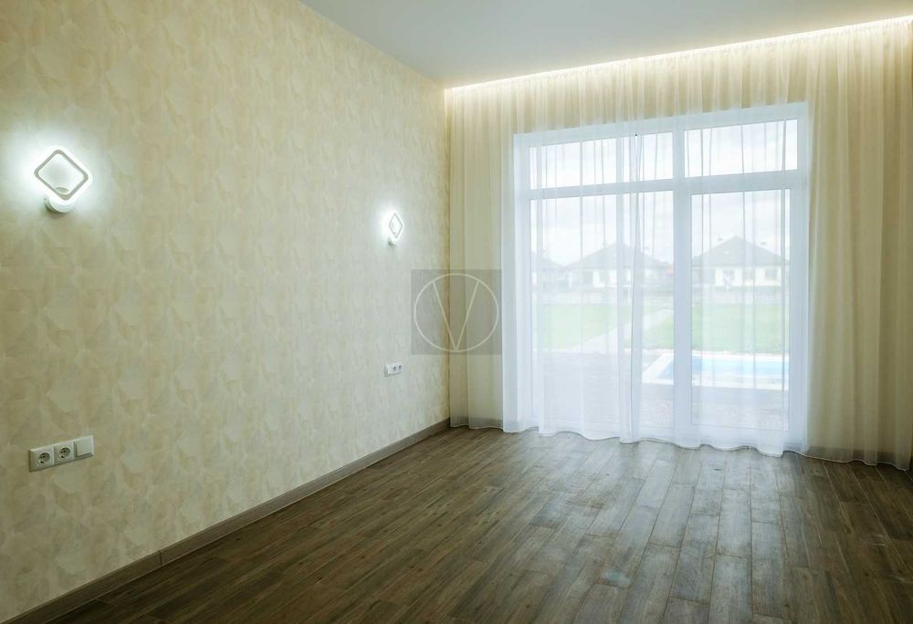 Продаю будинок 182 кв.м. з ремонтом та виходом на озеро, КМ Міжріччя