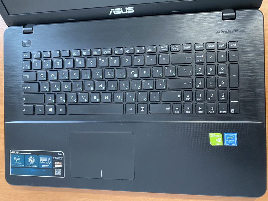 Ноутбук бук ASUS F751S.
