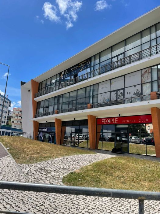 Escritório Amplo para Arrendar | Centro Domingos Jardo – Agualva Cacém