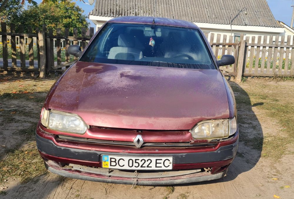 Renault Safrane. 2,2 Бензин