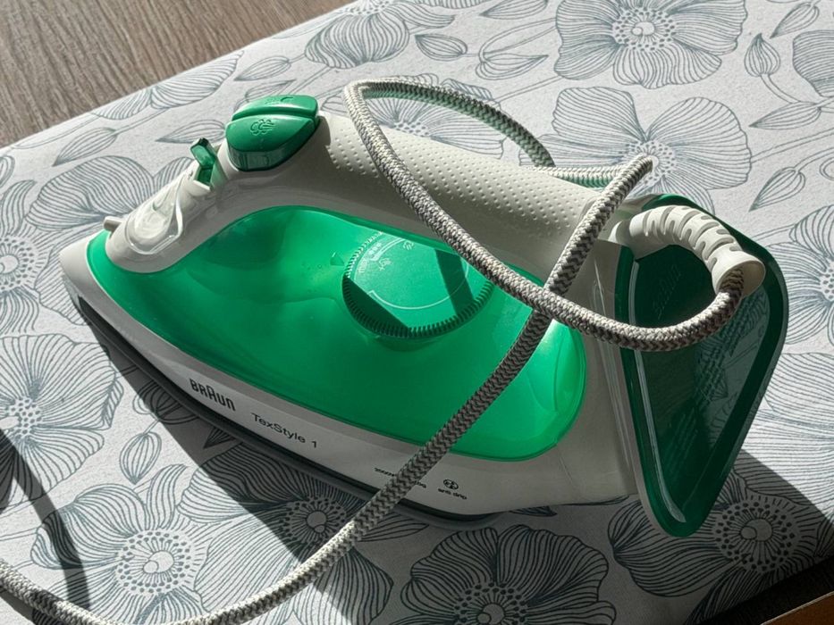 Ferro de engomar Iron Braun + tabua de engomar