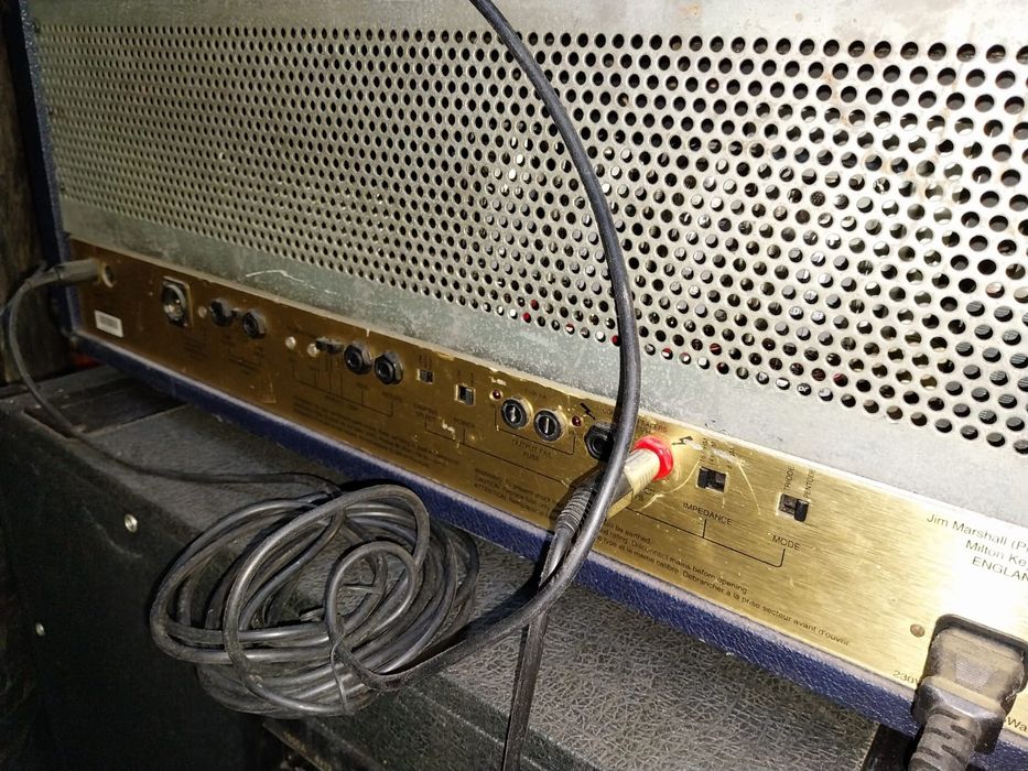 Material de estúdio e guitarra MARSHALL BOSS