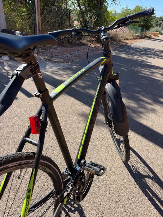 Mountainbike almost new, including mudguards
