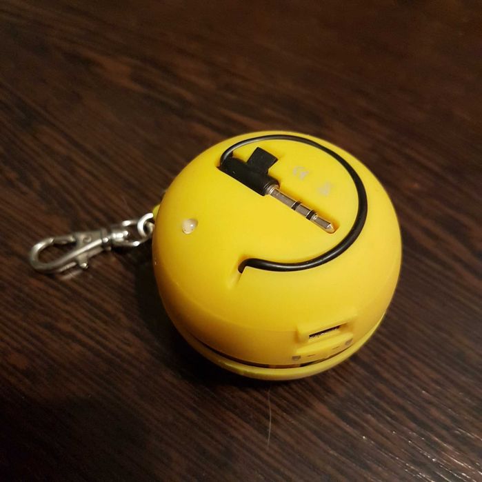 колонка для телефона брелок желтая