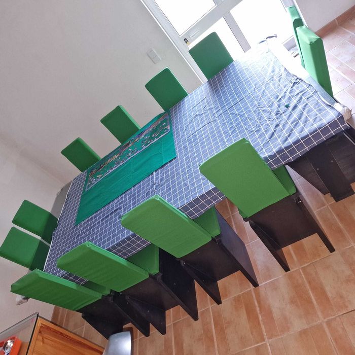 Mesa jantar com 12 cadeiras. Rustico. Motivo: Saude