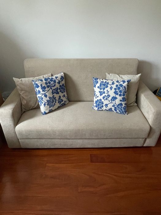 Sofá cama de casal bege