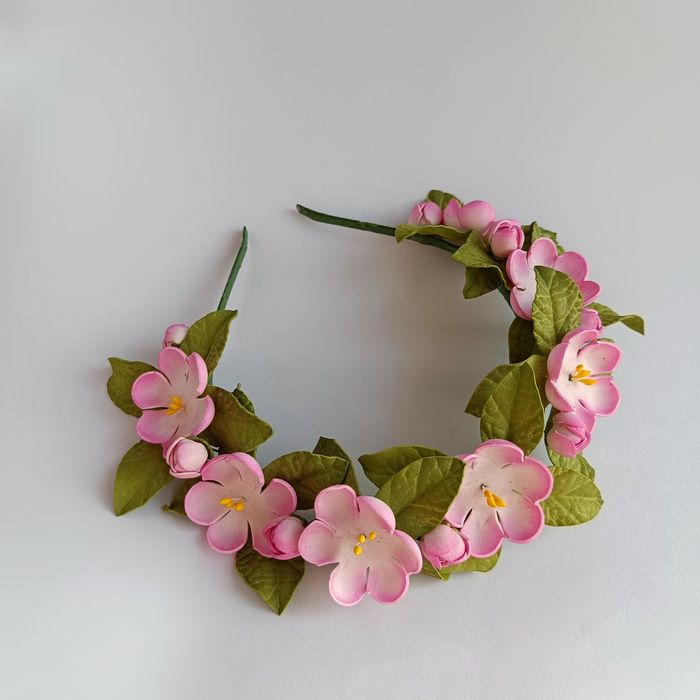 Обруч з квітами на свято весни,фотосесію.Обруч весна.