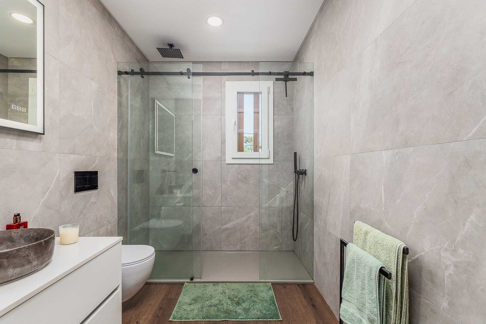 Elegância e Conforto em Azeitão — Moradia T4 Vista Desafogada