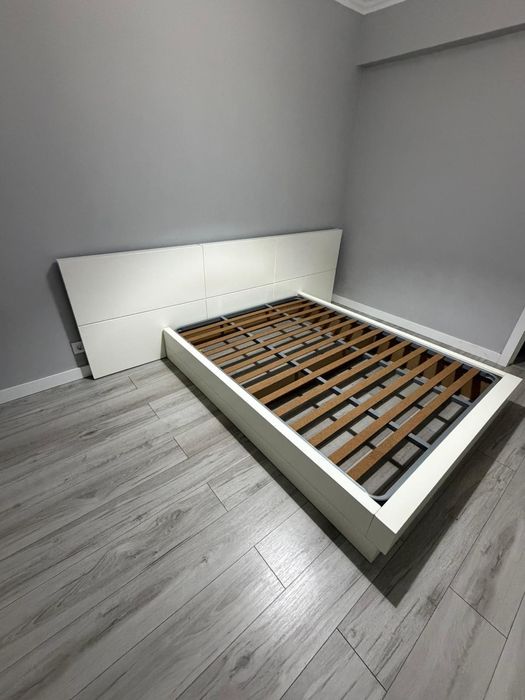 Vendo Cama e colchão