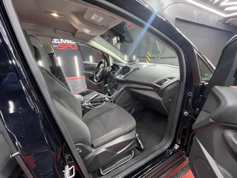 Ford Grand C-Max 2019     Troco Por Renalt ZOE 2021