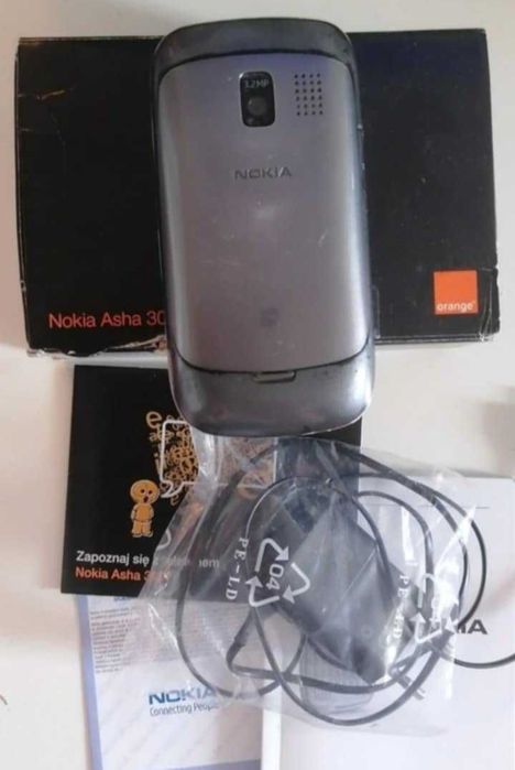 Nokia Asha 302 pełen komplet w pudełku.