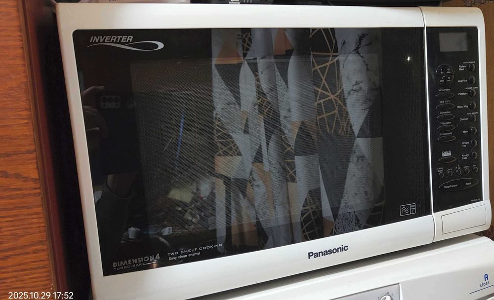 Sprzedam mikrofalę Panasonic NN-A883WBBXQ inverter, grill, termoobieg.