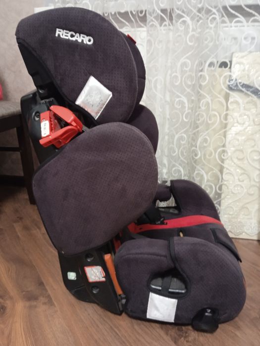 Продам детское автокресло RECARO Young Sport  б/у