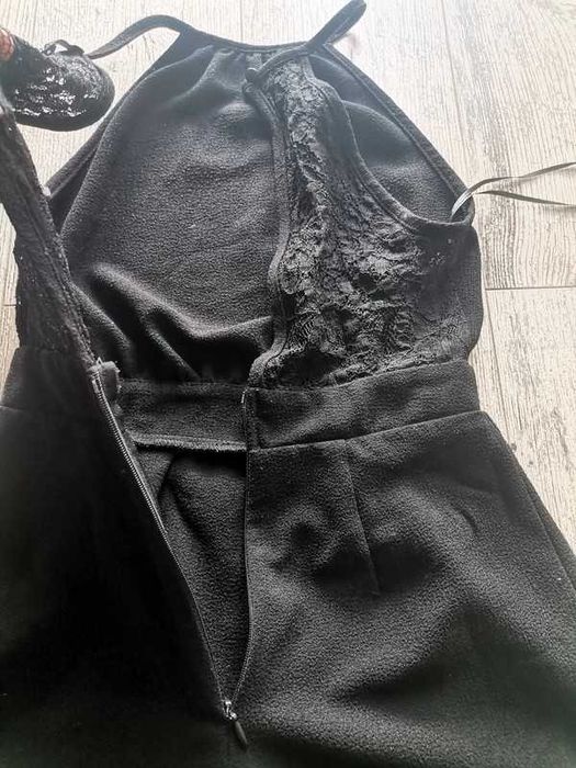 Czarny krótki wizytowy kombinezon koronka plecy New Look